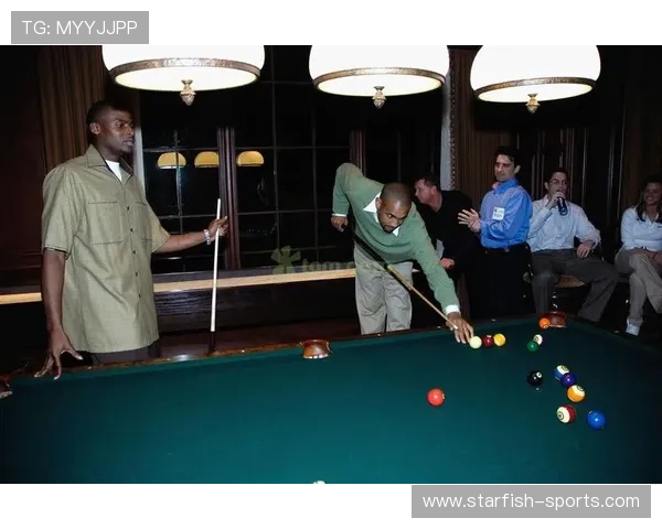 韦德与足球球星之间的关系网探索与跨界合作解析